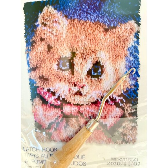 Wonderart Prize Kitty Cat Latch Hook Rug Kit 15"x20" With Tool 426145 - Picture 2 of 6